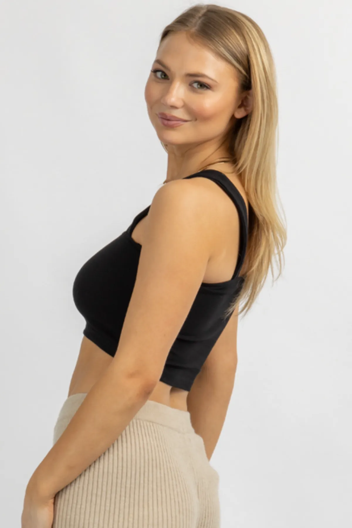 BLACK SQUARENECK KNIT CROP TANK