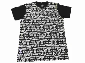 Chicago Bulls 47 Brand Black & White Repetitive Print Short Sleeve T-Shirt (L)