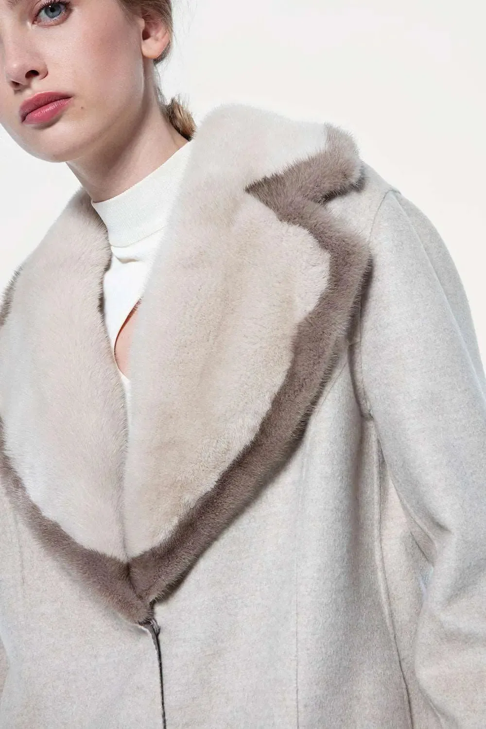 Coat with fur collar