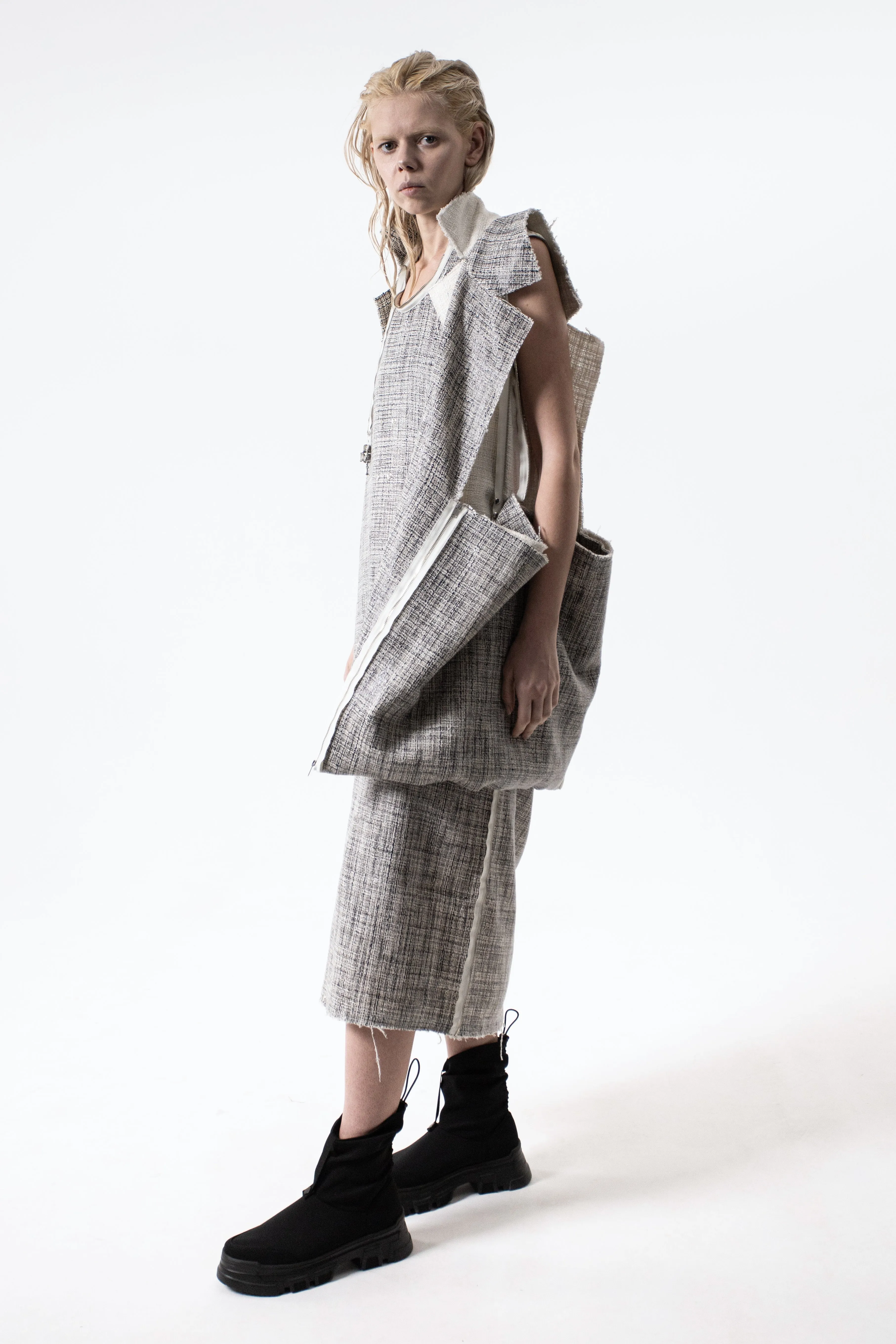 DUALITY 10 -way transforming piece: coat / jumpsuit / vest / dress / 4 bags