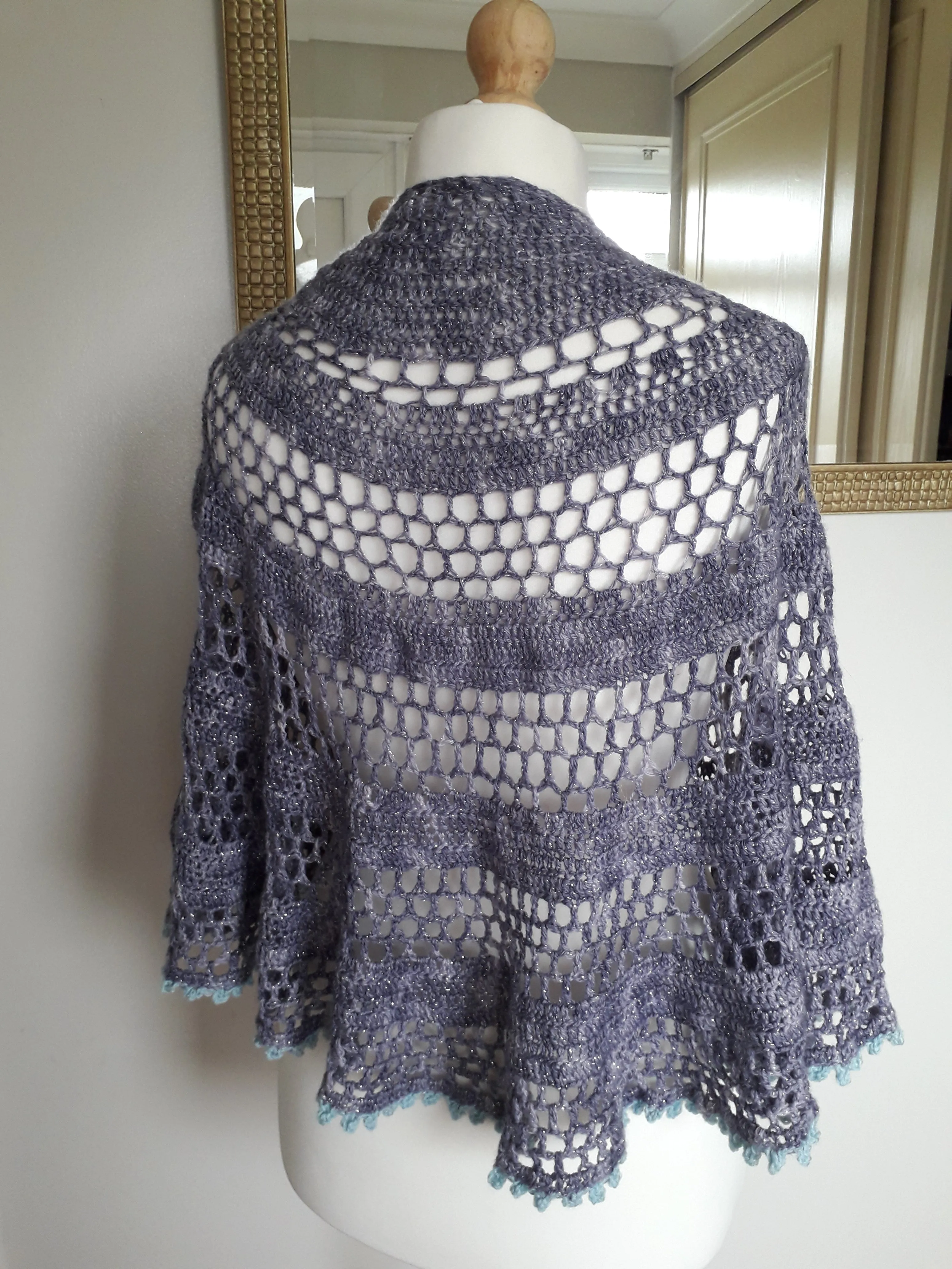 Half circle crochet shawl pattern - Daphne