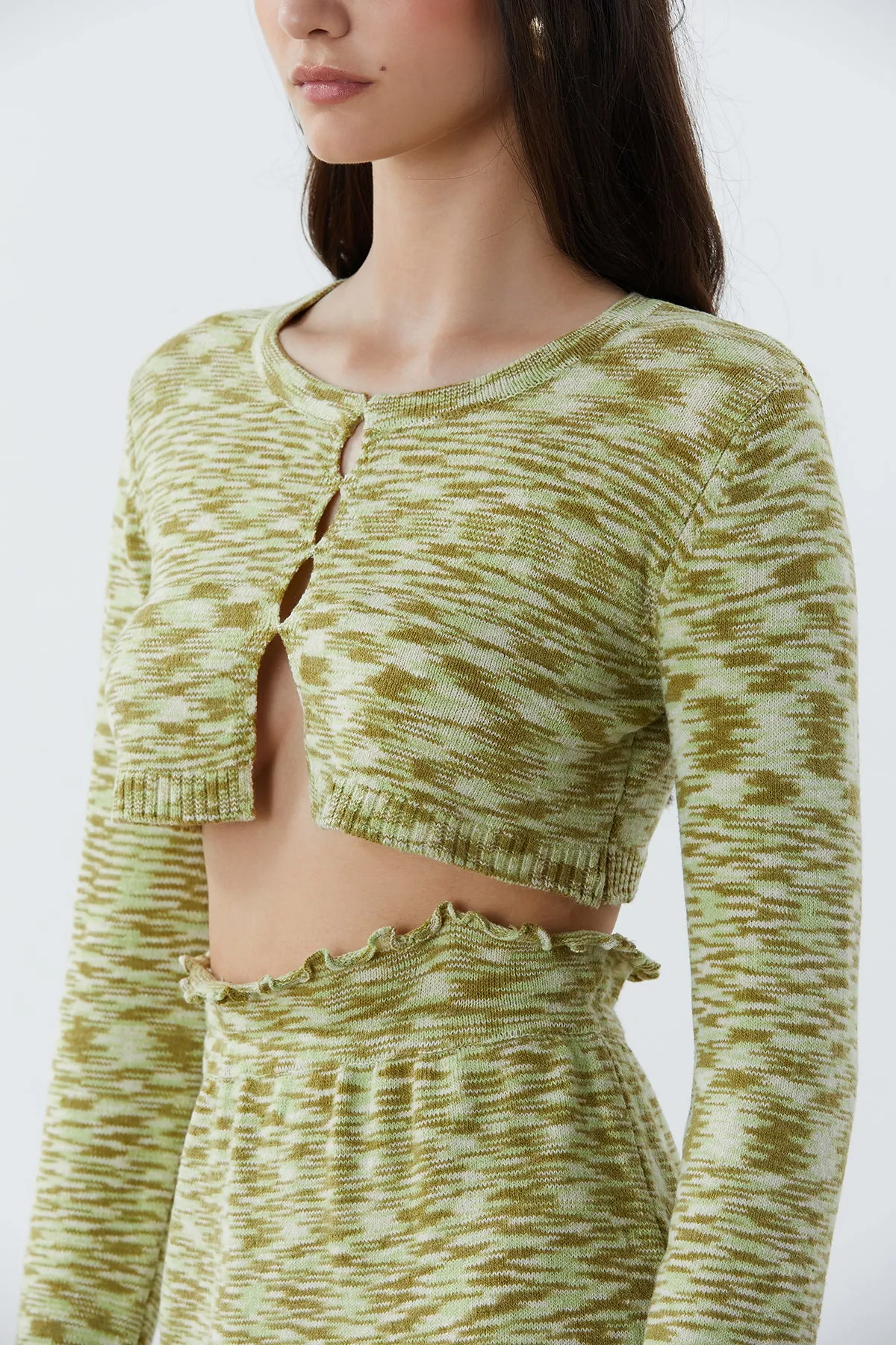 Lettuce Trim Cut Out Crop Pullover